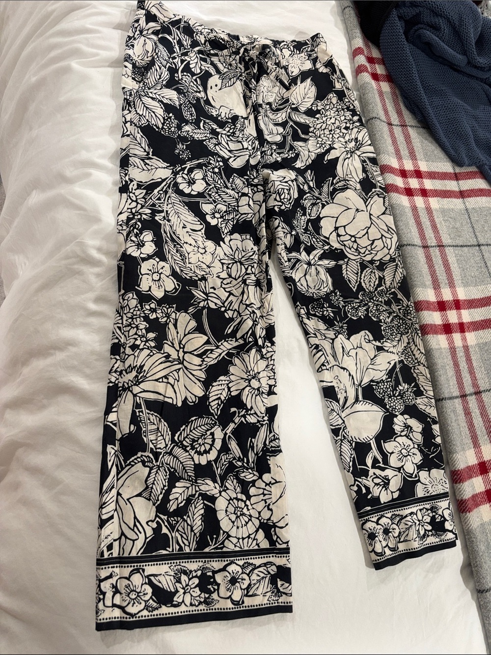 MaxMara Black and Cream Floral-Print Lounge Pants